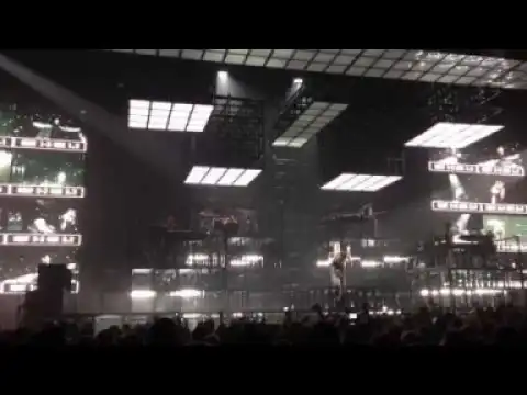 Video: JAY Z - Pound Cake (Live at Manchester, UK)